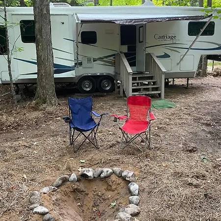 Betsie -35Ft Rv Camper In Woods -Firepit & Hot Tub Apartment Benzonia Exterior photo