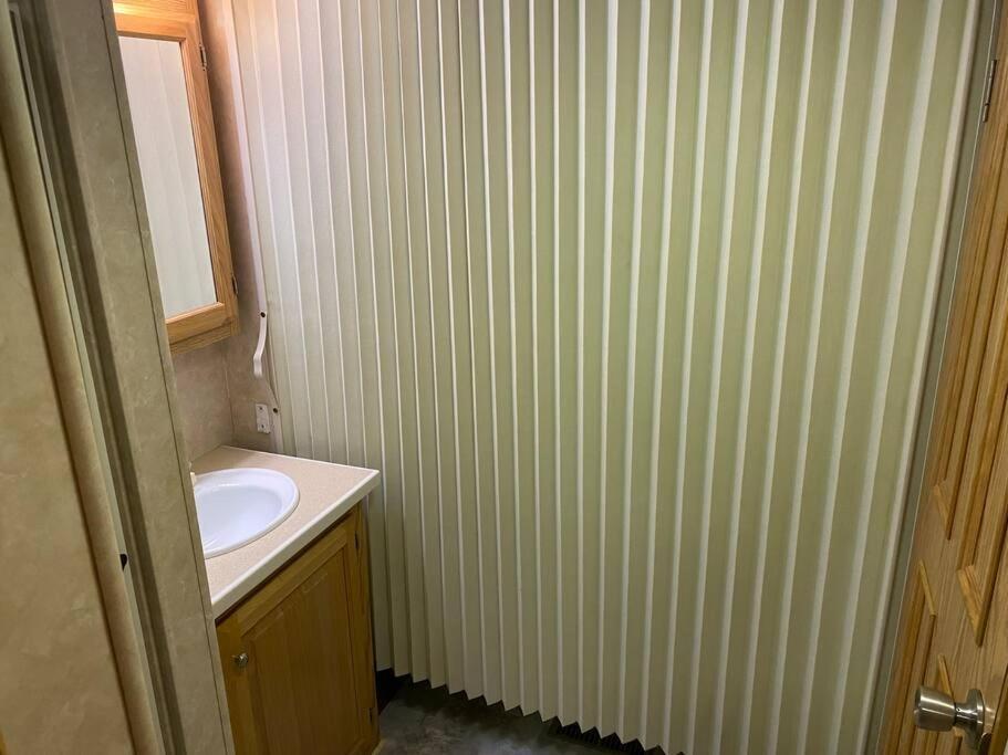 Betsie -35ft Rv Camper In Woods -firepit & Hot Tub Benzonia